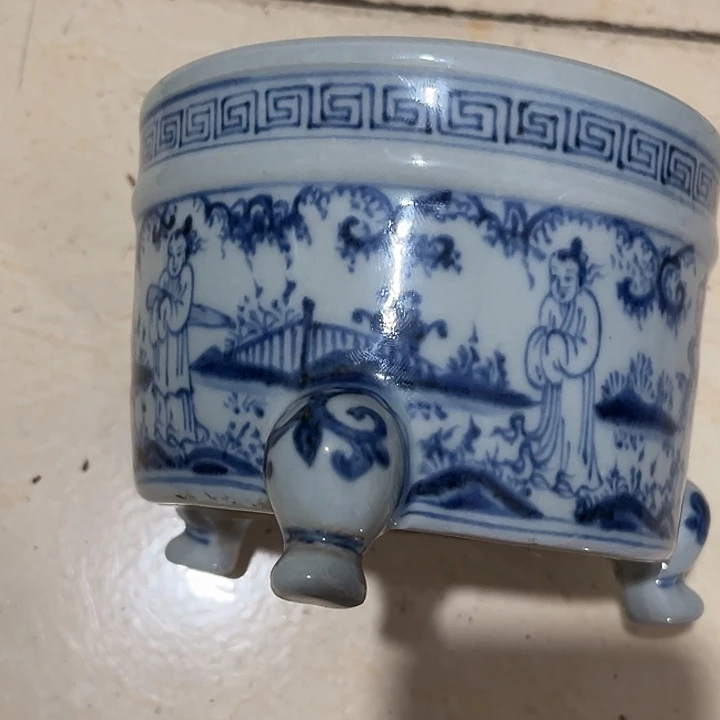 摆件喇***?青花人物三足炉