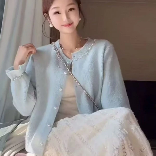 韩版毛衣外套女款2025新款春季气质减龄百搭设计感钉珠针织衫上衣
