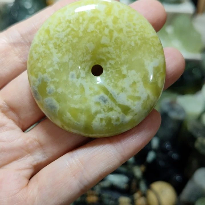 岫玉未镶嵌平安扣