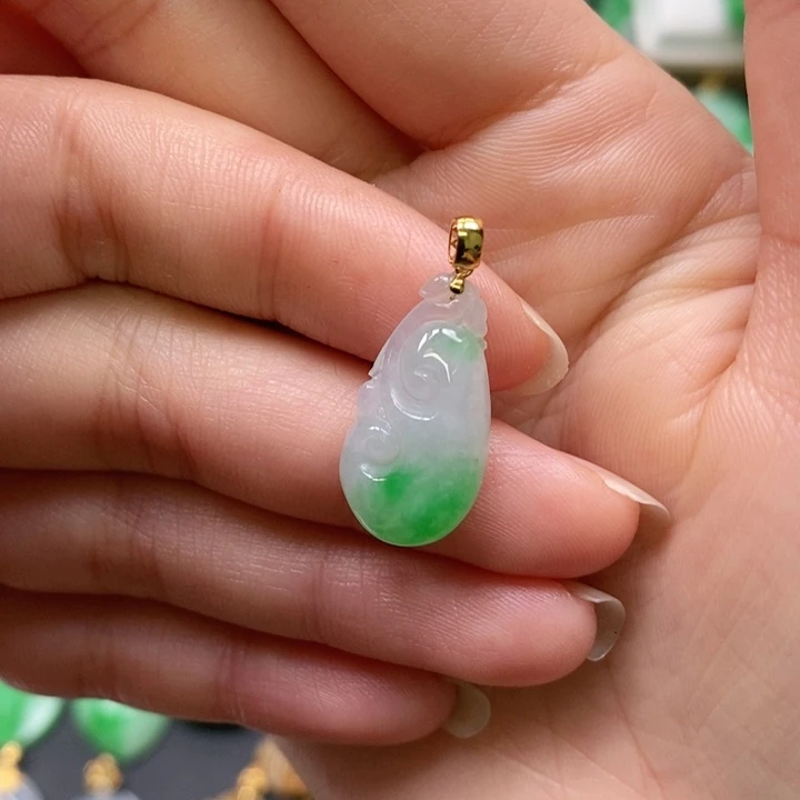 翡翠未镶嵌颈饰吊坠