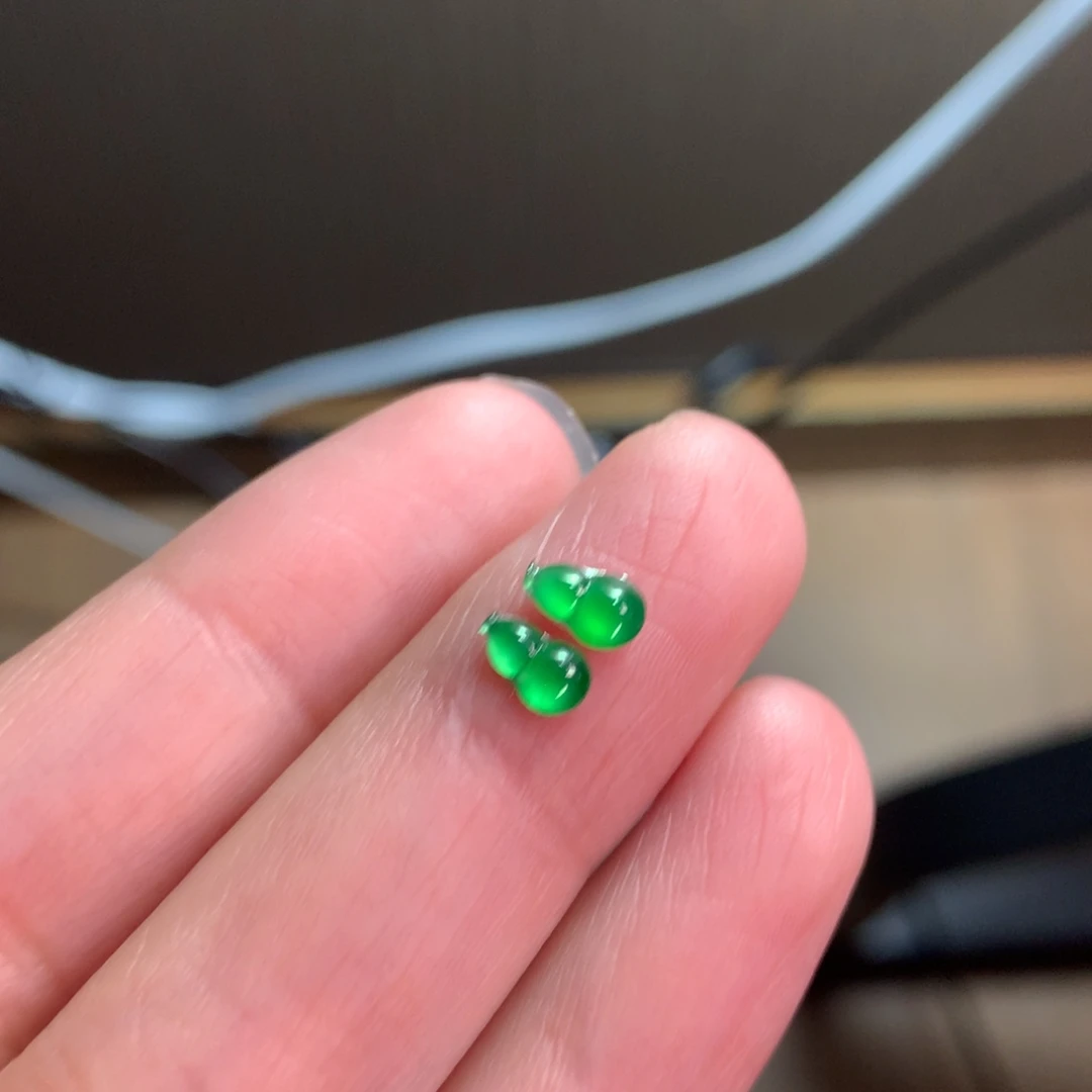 翡翠未镶嵌颈饰绿葫芦