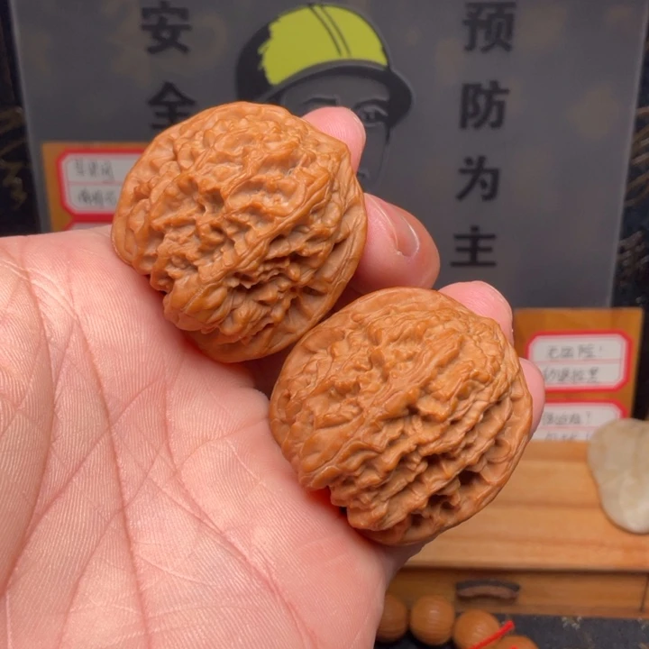 文玩核桃吊坠野牛38全品41克