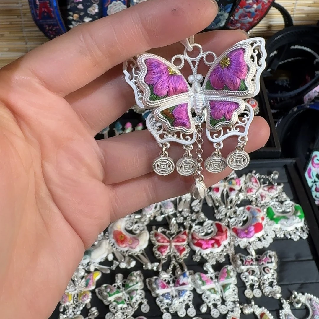 织绣民族风刺绣吊坠