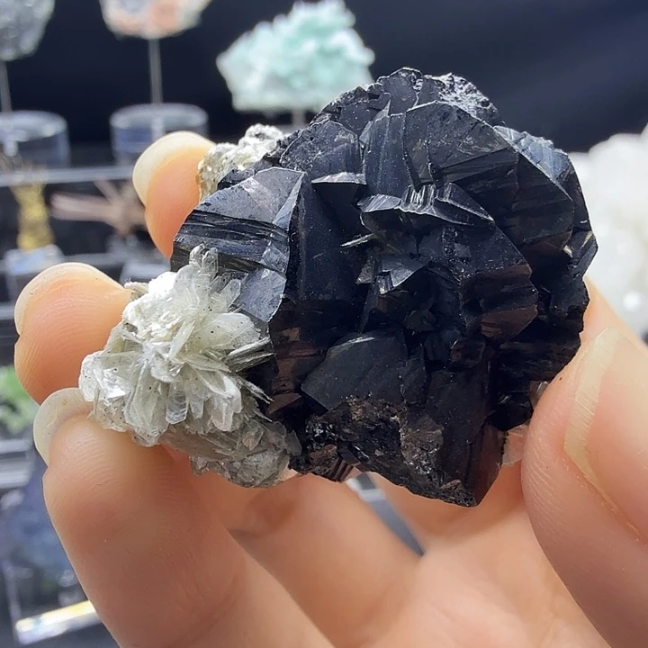 雪宝顶锡石云母原石