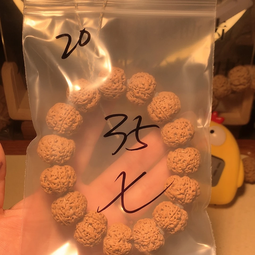 金刚菩提吊坠七*20。             