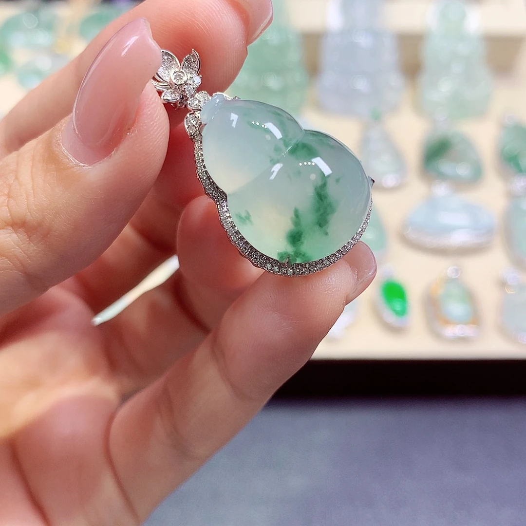 翡翠18K金镶嵌颈饰翡翠