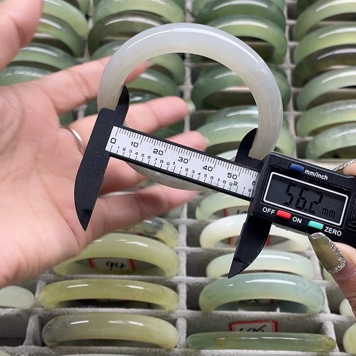 蛇纹石玉未镶嵌手镯86