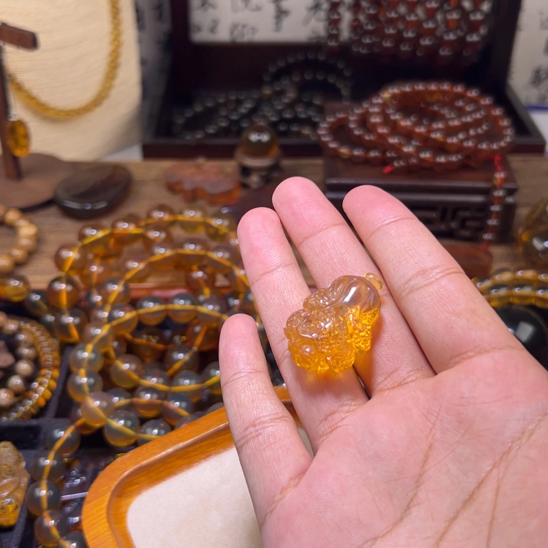 琥珀未镶嵌颈饰白菜