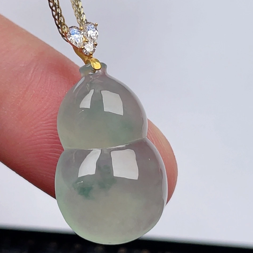 缅甸天然翡翠A货冰透飘花晴底色葫芦吊坠尺寸22.4×14×5.7