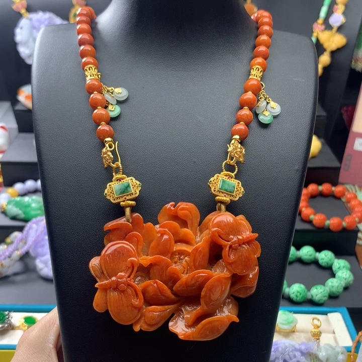 翡翠颈饰未镶嵌红翡花