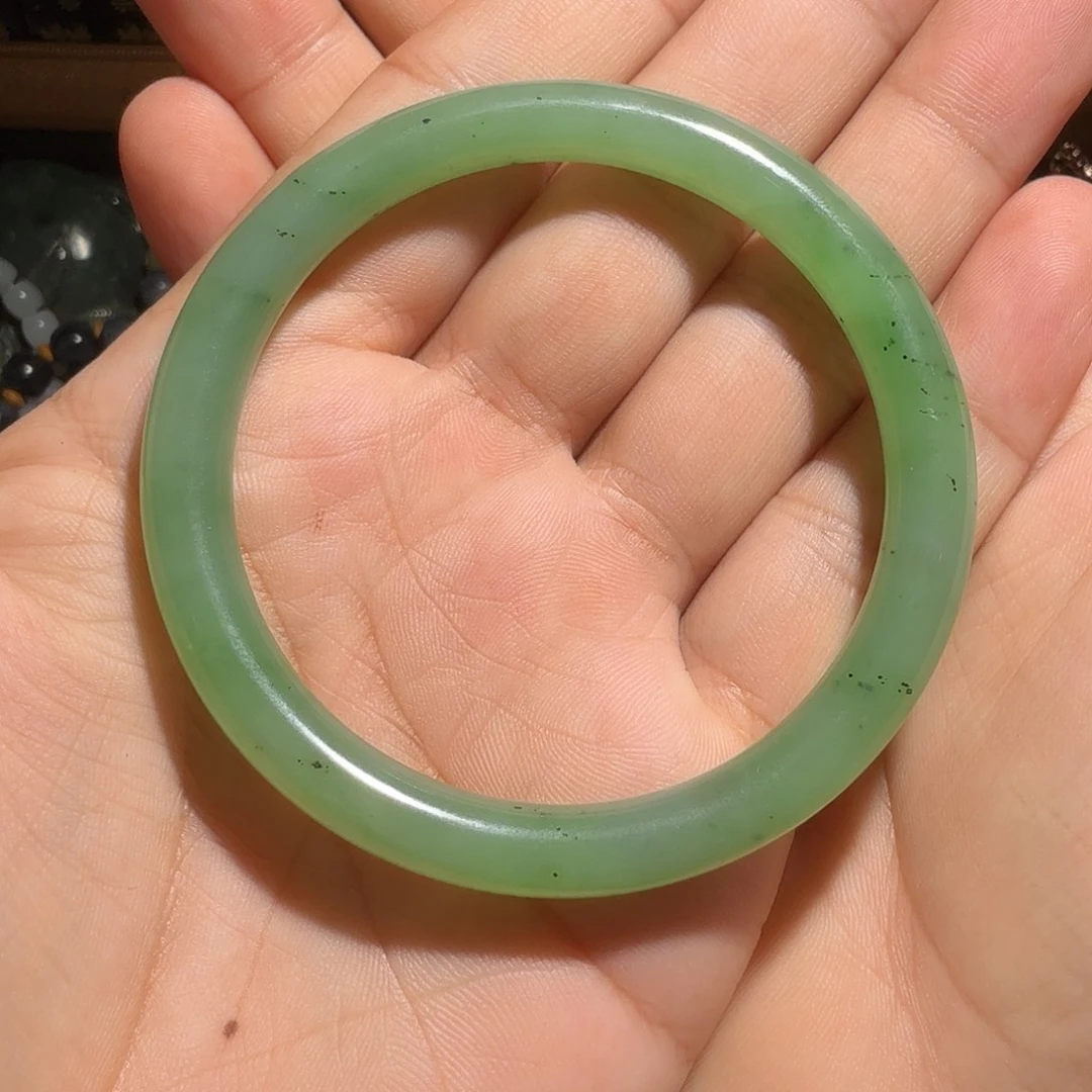 和田玉未镶嵌手镯