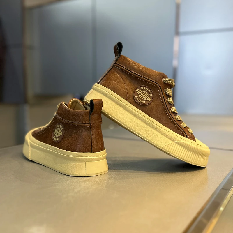 潮男鞋秋季爆款真皮高帮板鞋复古街头潮男厚底轻奢时尚防滑休闲鞋