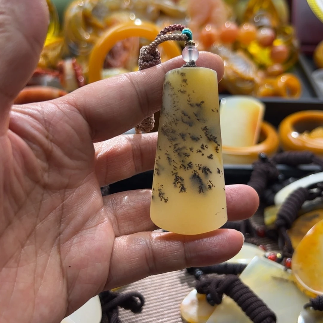 石英质玉未镶嵌颈饰