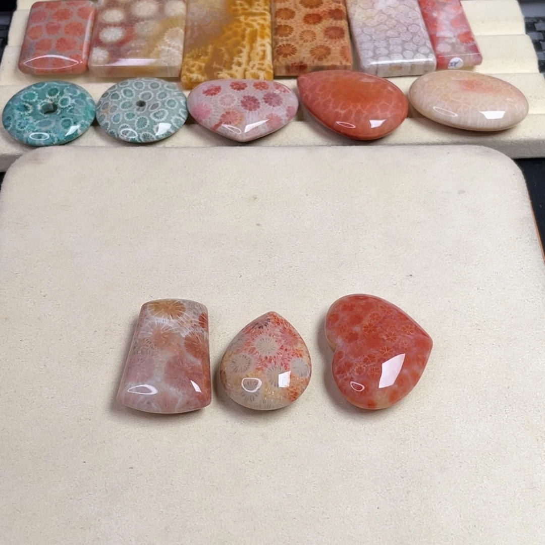 【闪购商品】未镶嵌吊坠(赠链)硅化玉J****妮