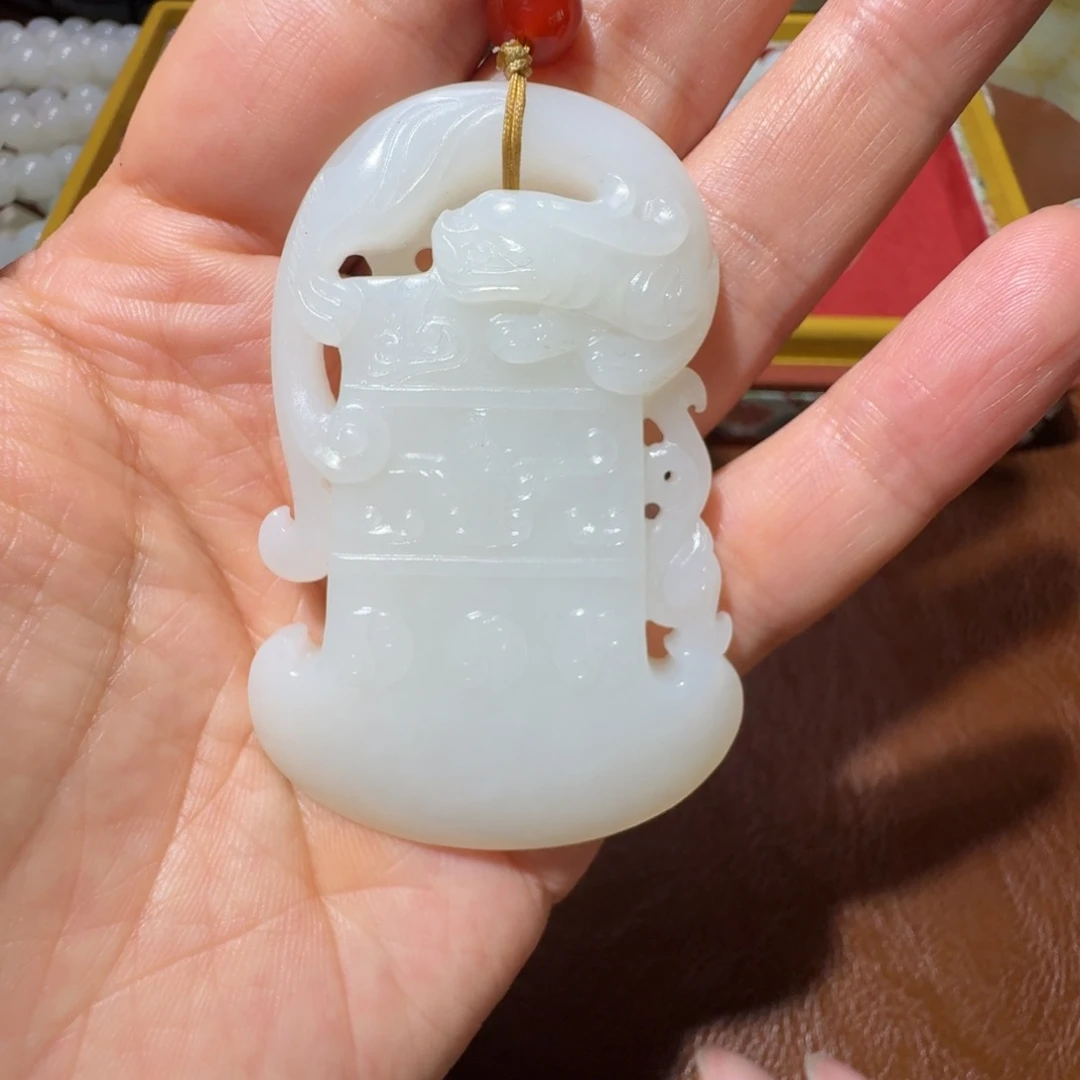 和田玉未镶嵌把件