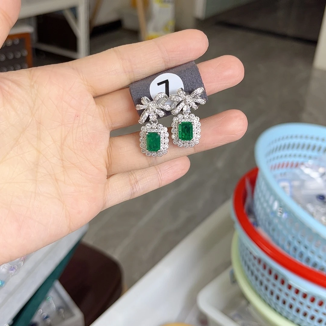 银S925镶嵌耳饰祖母绿