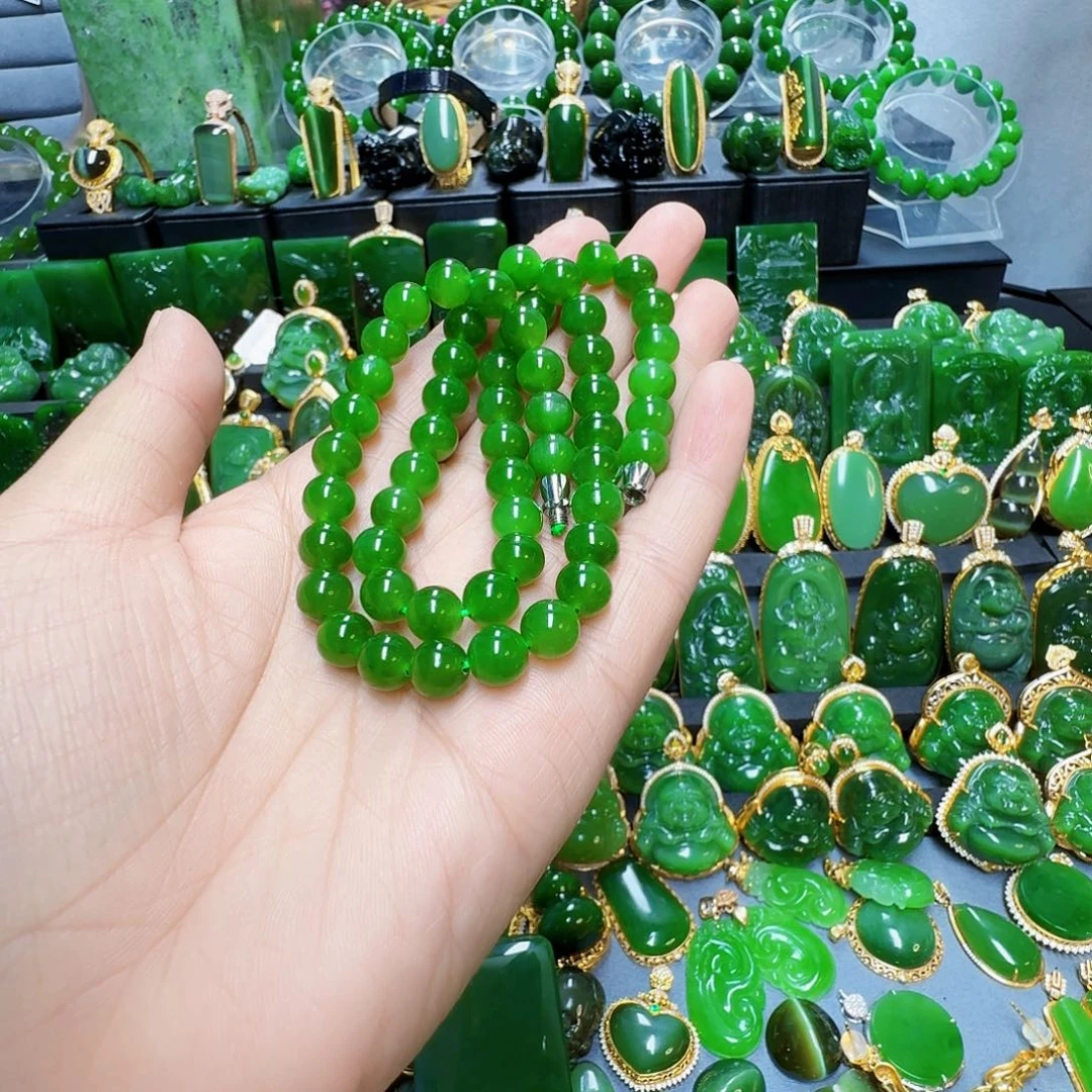 和田玉（碧玉）颈饰未镶嵌八*?