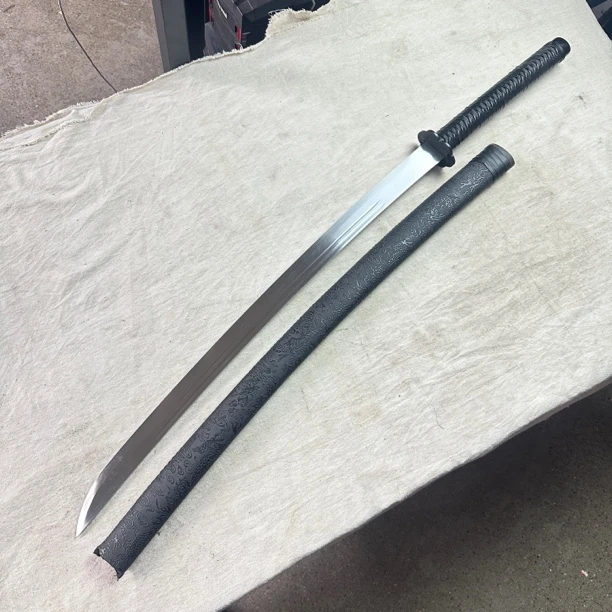 929 龙泉昊天宝剑墨龙绣春刀高猛钢树木皮鞘未开刃