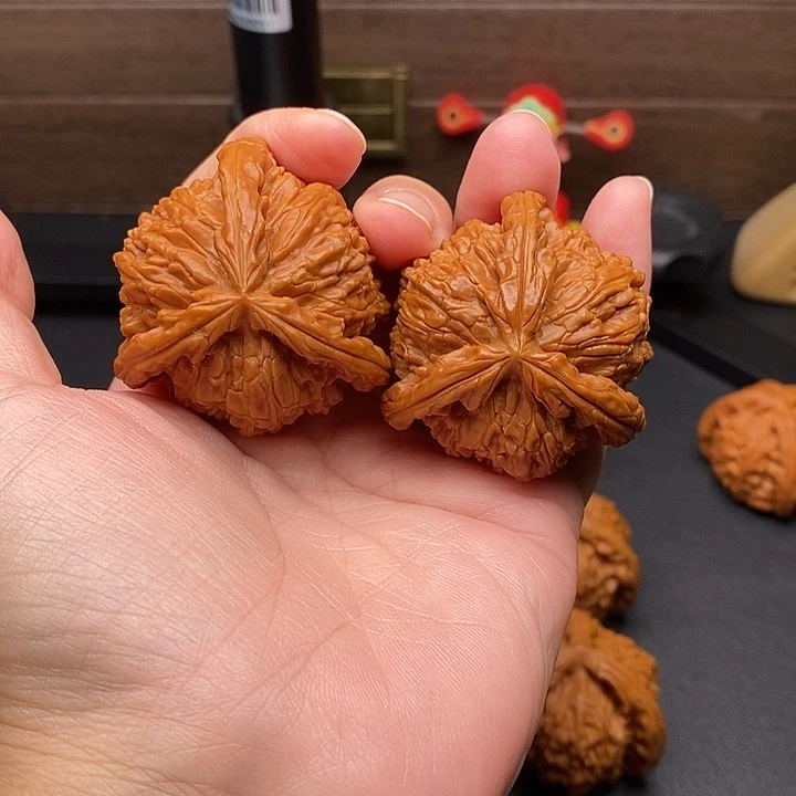 张***三文玩核桃把件白奔