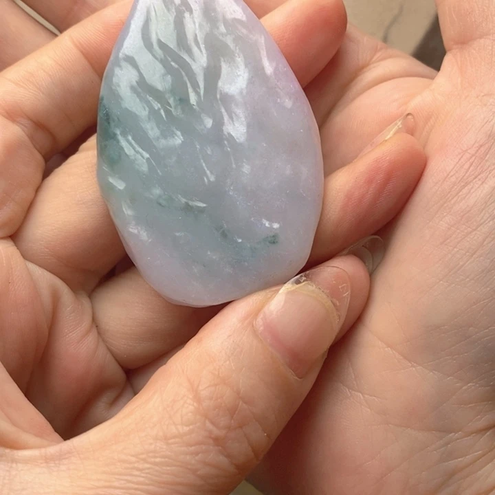 艾***仔翡翠未镶嵌颈饰天然