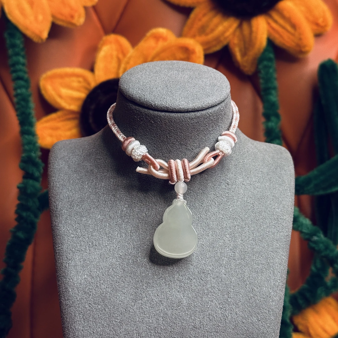 壹屿珠宝 202504    和田玉典藏葫芦手饰