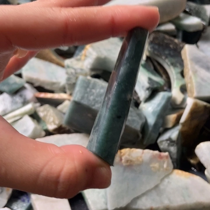 翡翠颈饰未镶嵌天然翡翠