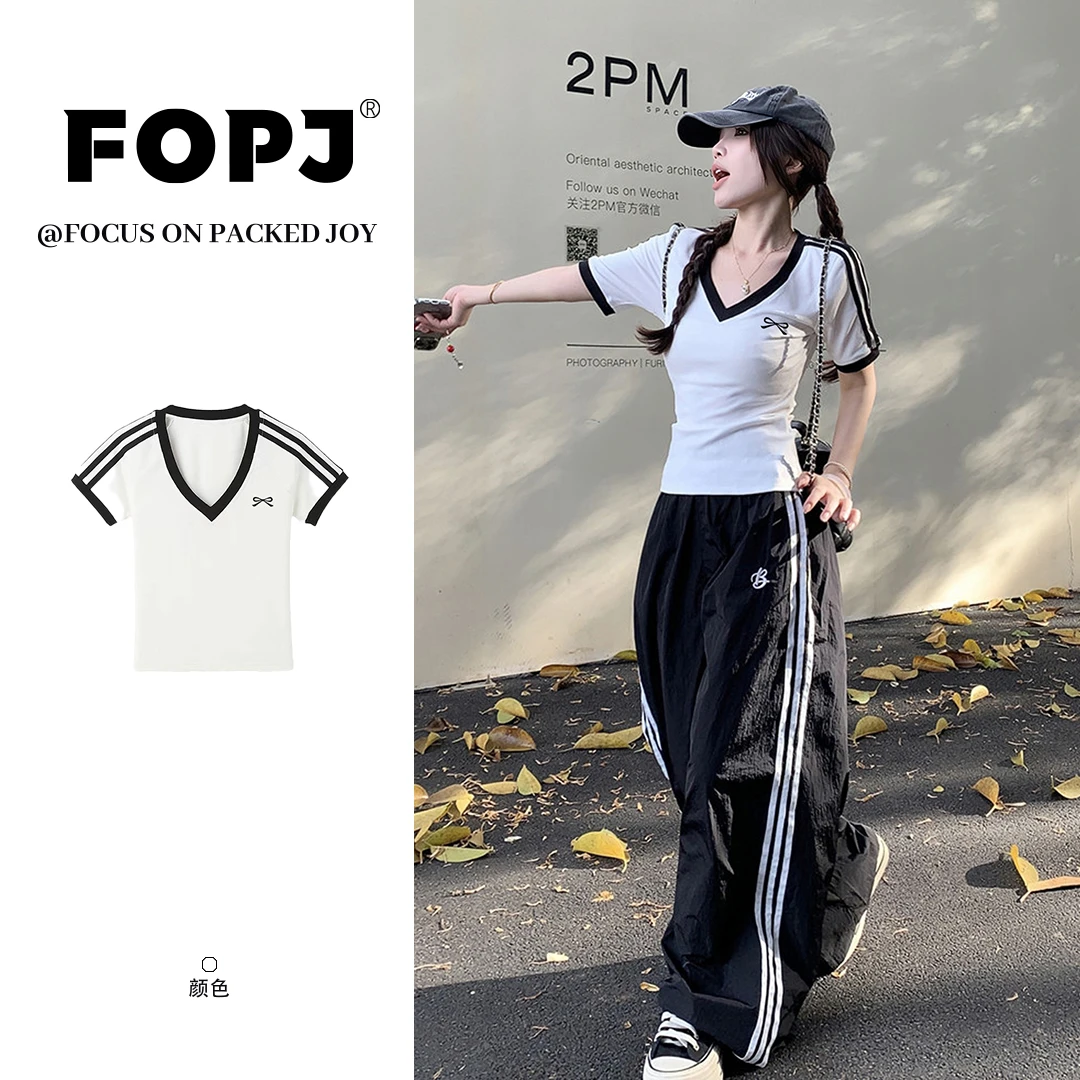 FOPJ夏季辣妹V领白色短袖t恤女设计感修身显瘦百搭运动风短款上衣