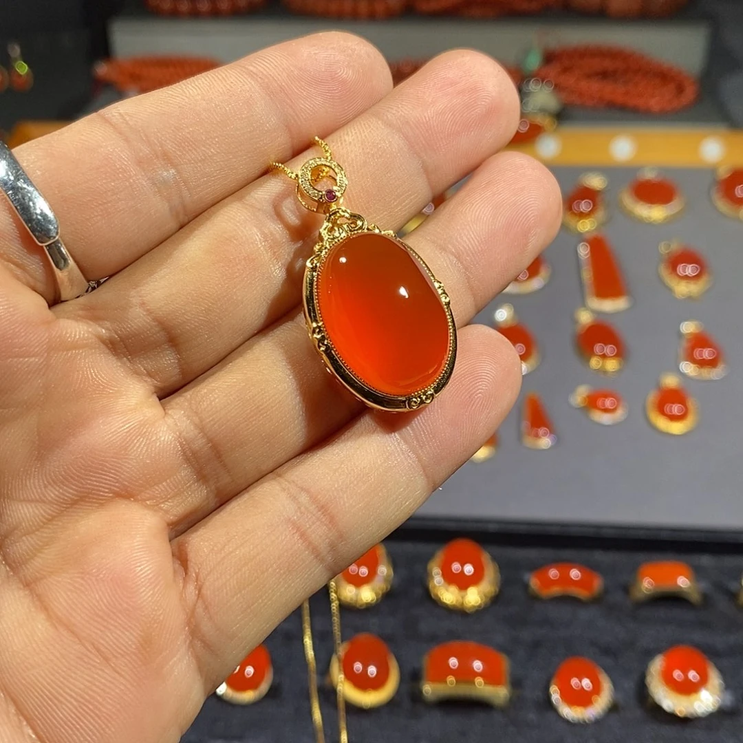 南红玛瑙颈饰18K金镶嵌