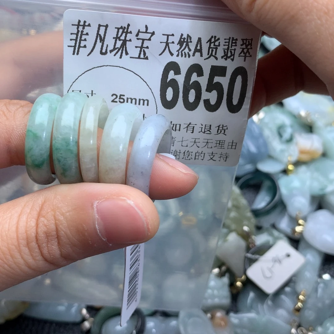 翡翠颈饰未镶嵌倾**族6650。