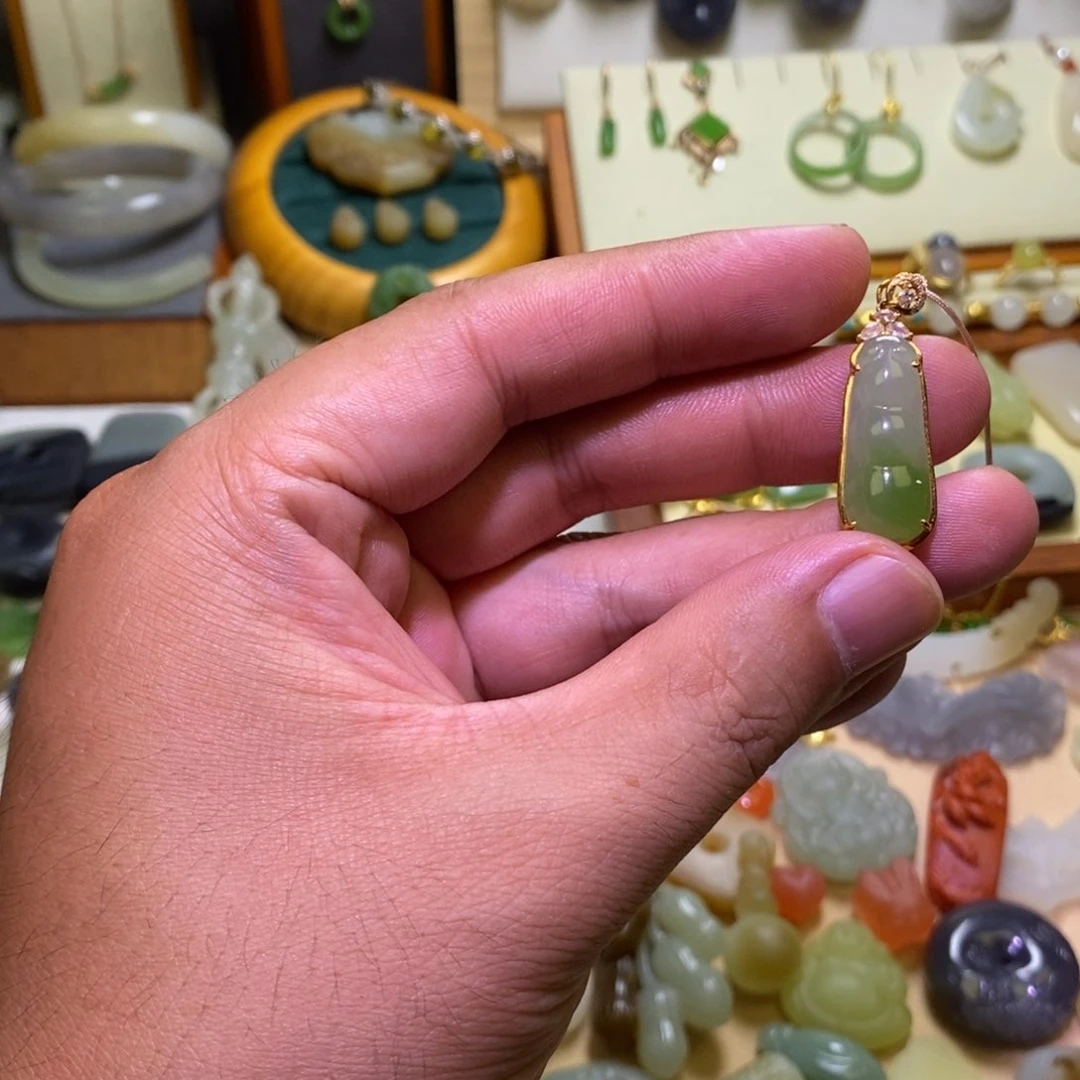 和田玉18K金镶嵌颈饰定制