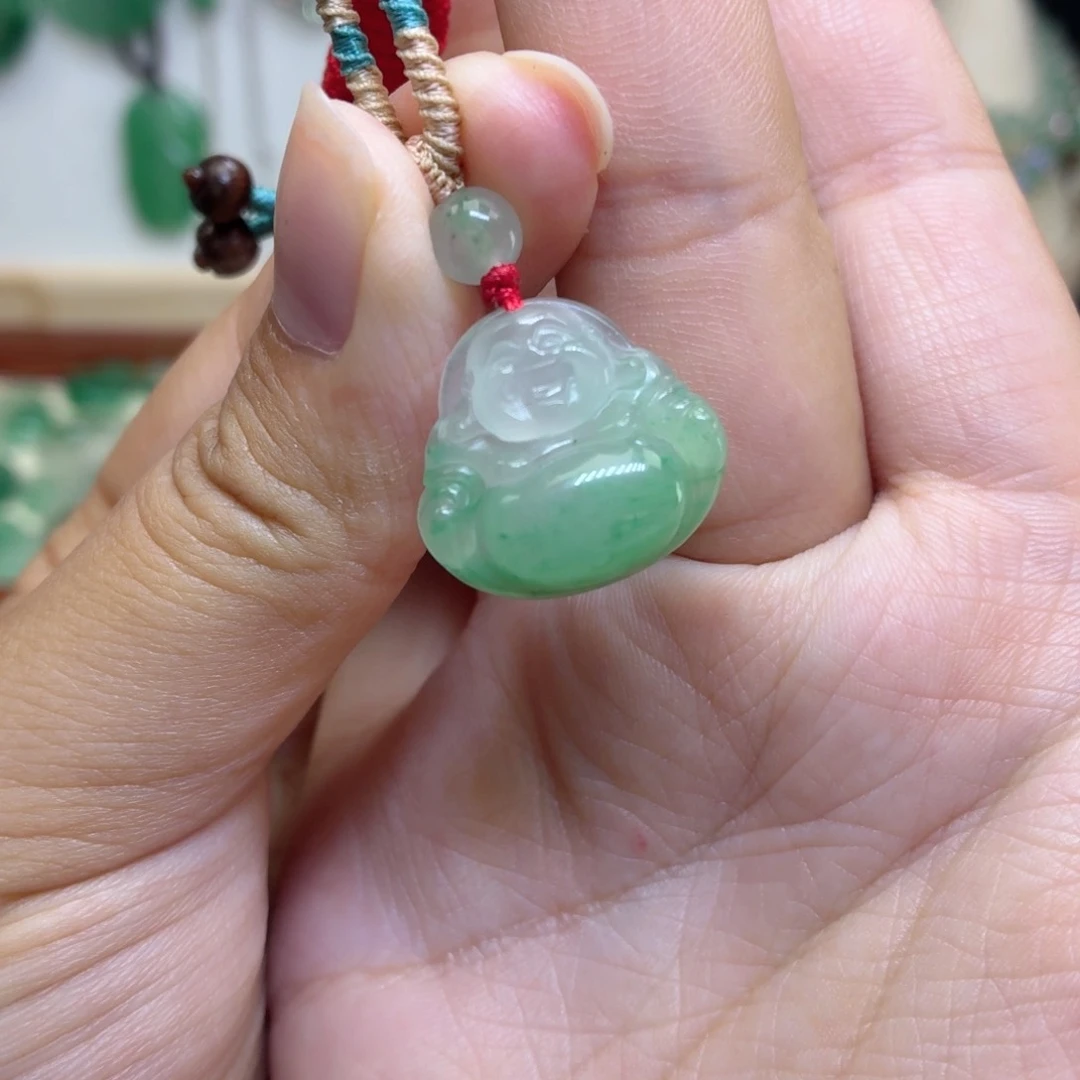 石英质玉（非洲翠）未镶嵌颈饰