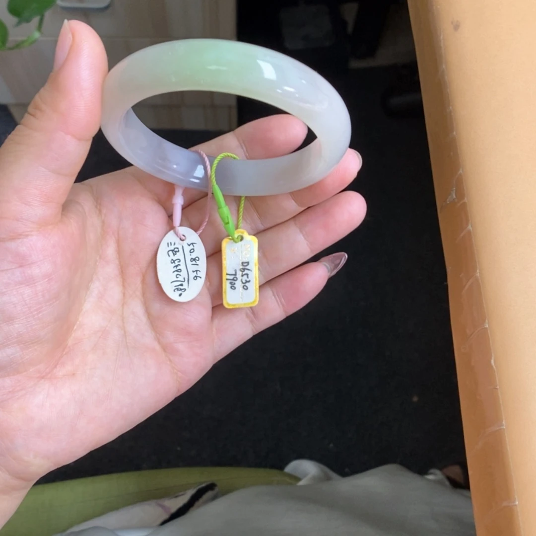 【闪购商品】未镶嵌手镯和田玉紫翠三色手镯