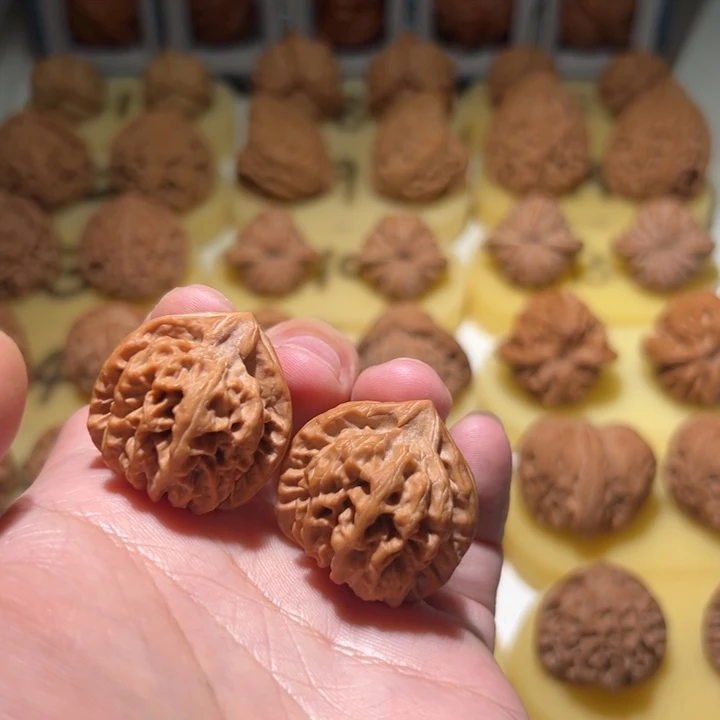 文玩核桃吊坠曹大龙30