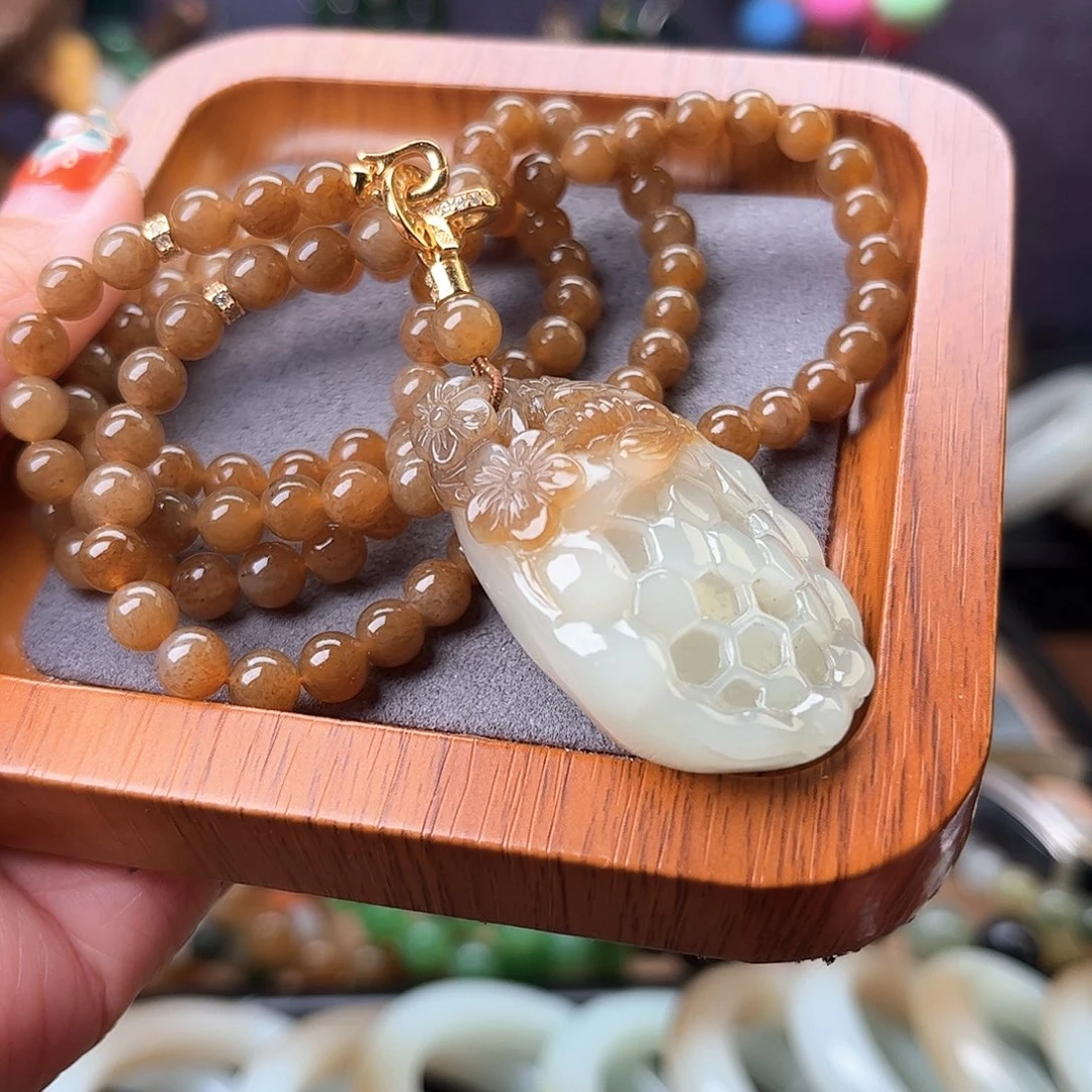 颈饰未镶嵌和田玉