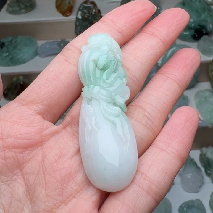 翡翠未镶嵌颈饰钱袋子
