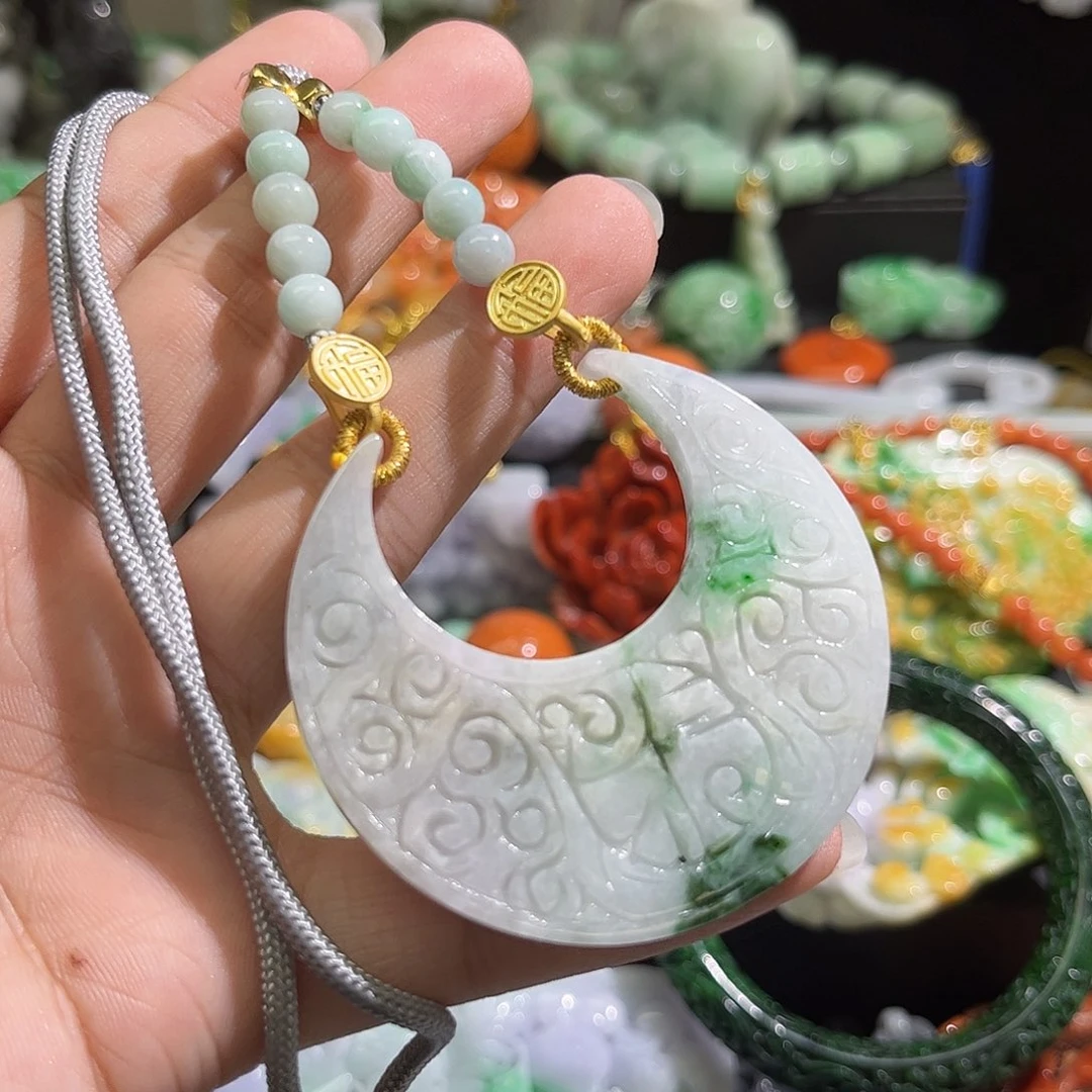 翡翠未镶嵌颈饰待编织