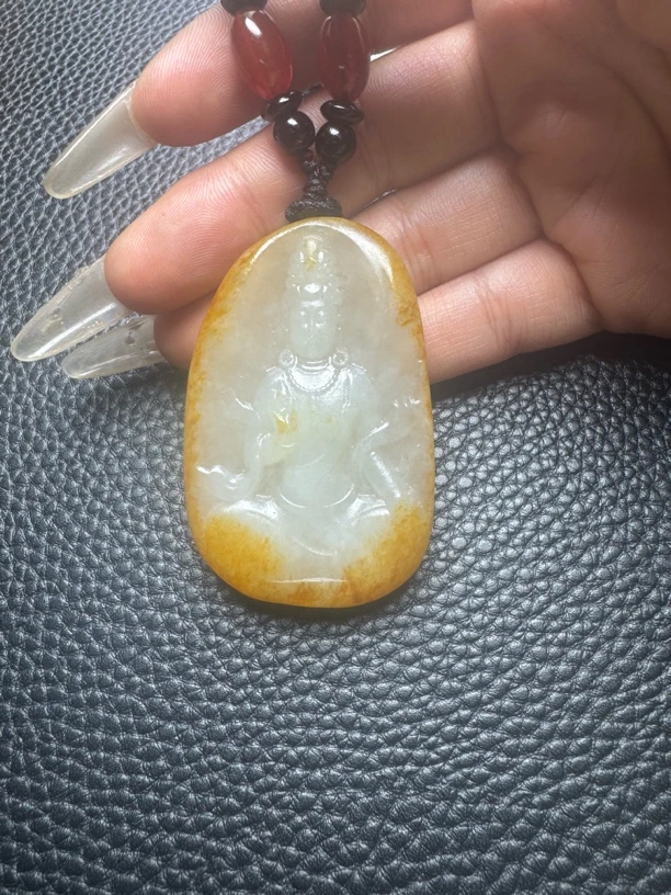 新疆和田玉坐观音吊坠