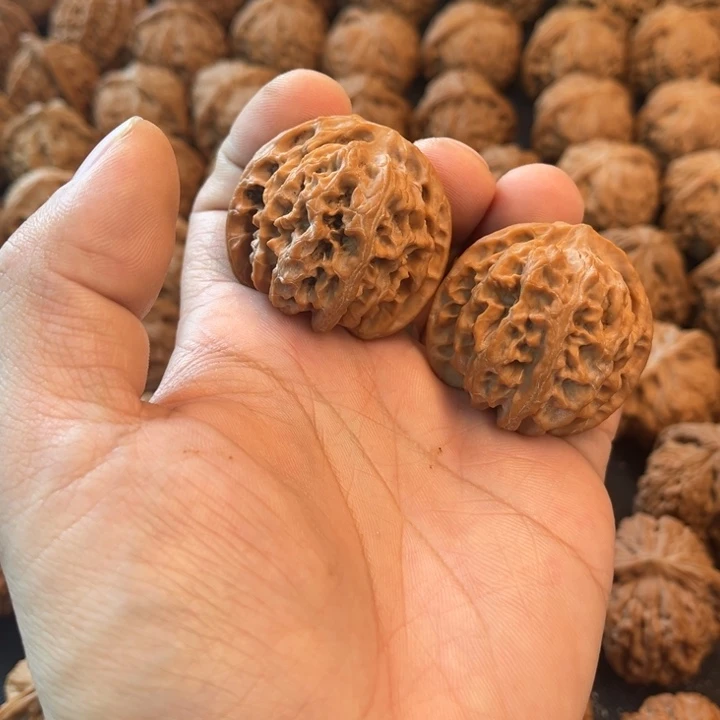 L***2文玩核桃吊坠苹果