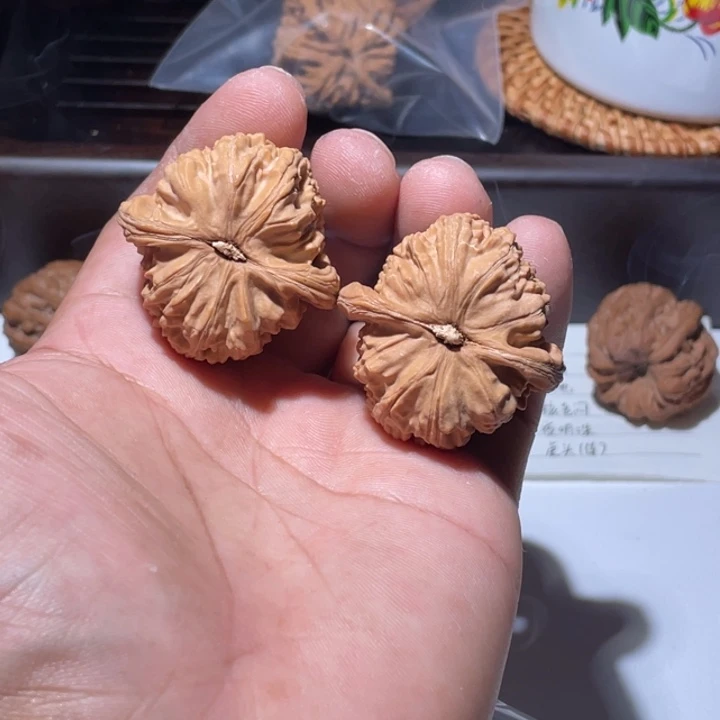 文玩核桃吊坠40狮子 双色球