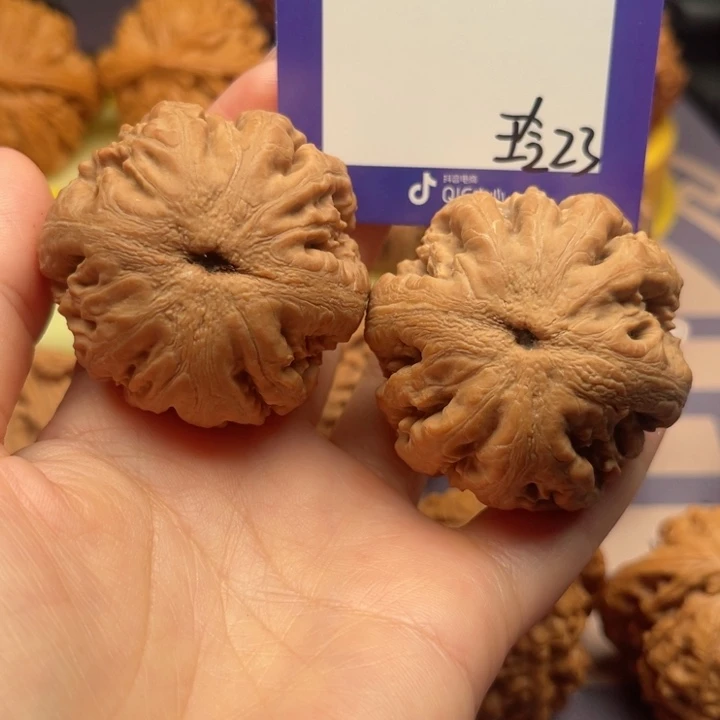 文玩核桃把件退*哥文玩核桃把件23