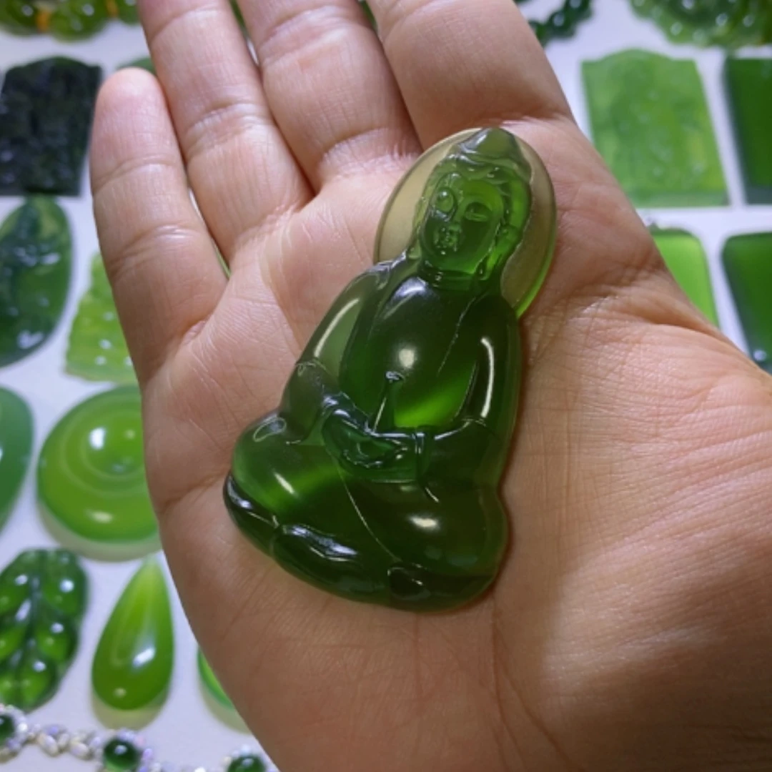 【闪购商品】蛇纹石玉未镶嵌颈饰圆**点
