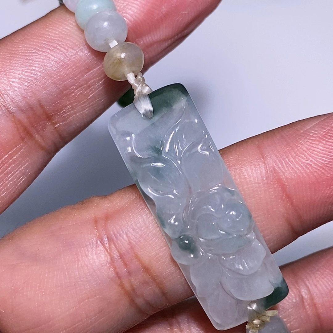 翡翠未镶嵌颈饰手牌