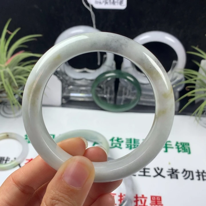 翡翠未镶嵌手镯67号。 57.9圈