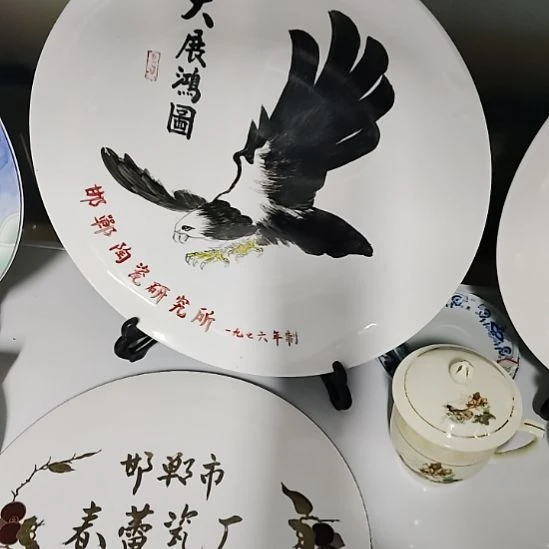 瓷片五厂，七厂各种摆件，瓷片，均有瑕疵！