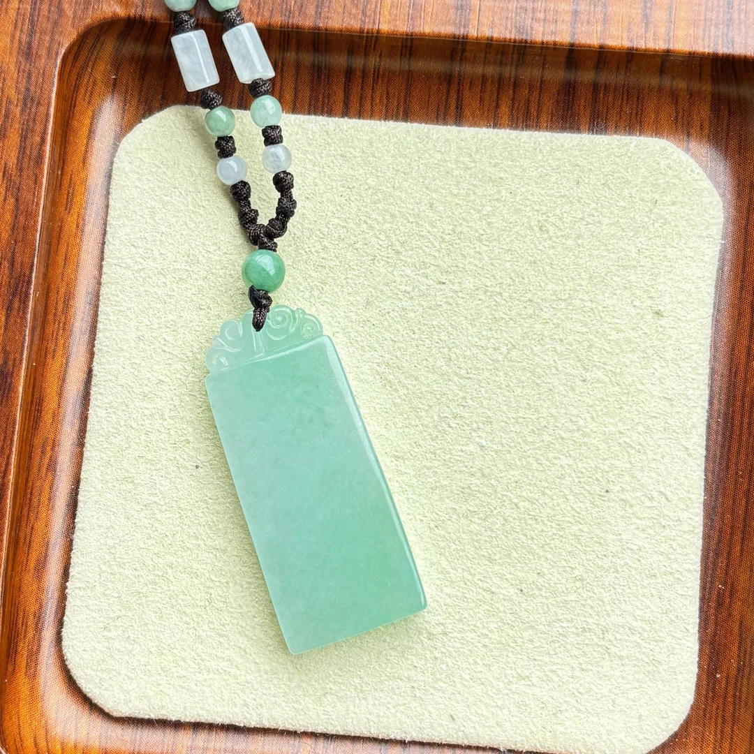 天然缅甸A货翡翠苹果绿无事牌