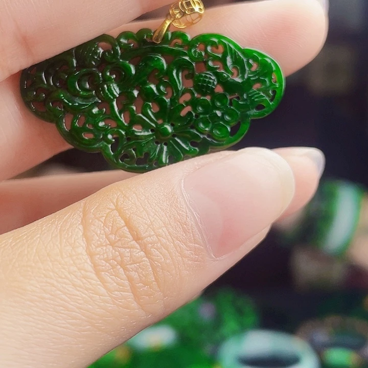 翡翠18K金镶嵌颈饰多样性