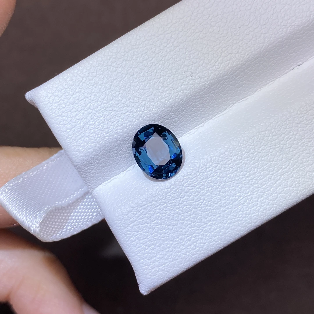 25B148 蓝绿色尖晶宝石 1.65克拉