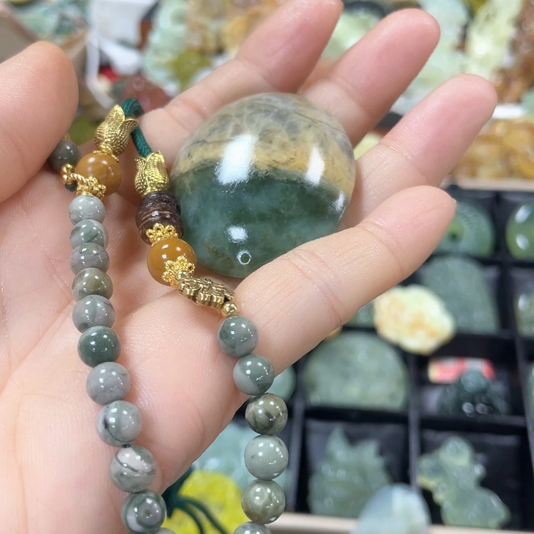 蛇纹石玉颈饰未镶嵌