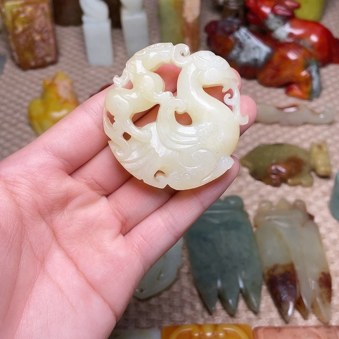 蛇纹石玉未镶嵌颈饰