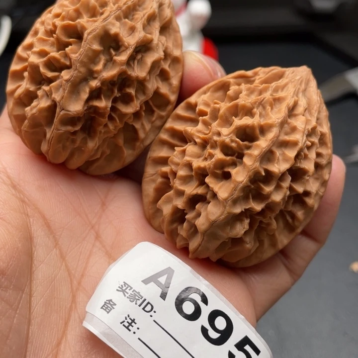 文玩核桃吊坠招财鼠